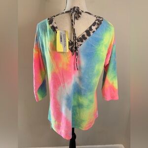 Now & Forever Neon Tie Dye Leopard V neck top SZ small